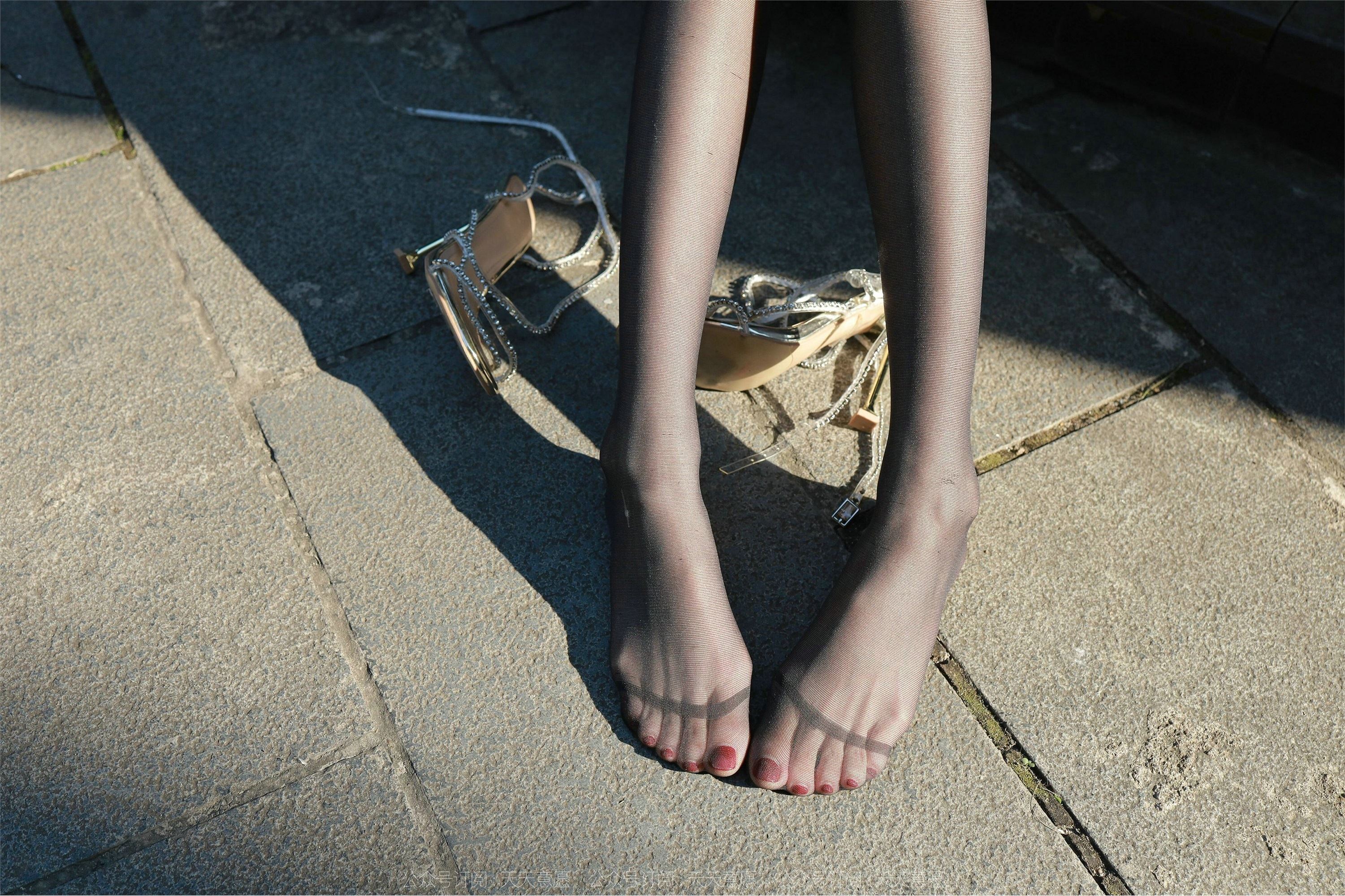 IESS异思趣向  2022.02.15 丝享家1005：团团《暖阳下的黑色丝念》